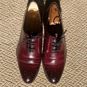 Burgundy whole cut Oxford-size 9 1/2 with broughed  detail on toe